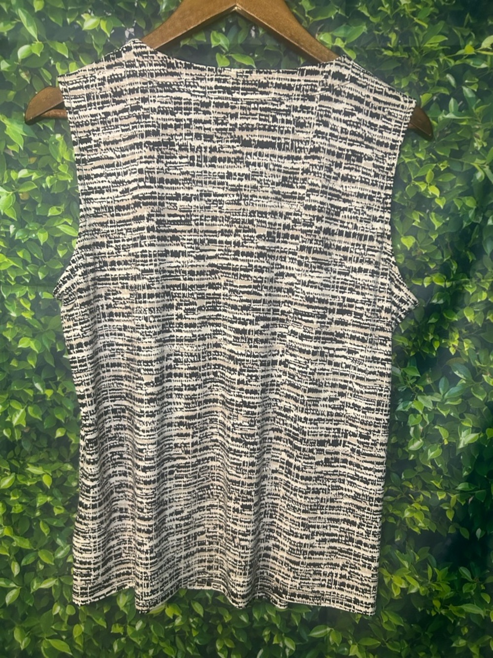 Kasper Black and Cream Abstract Print Sleeveless Top - Picture 2 of 4